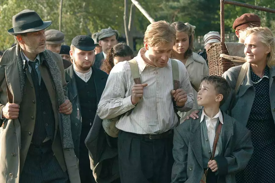 Karol - człowiek, który został papieżem - galeria zdjęć - filmweb