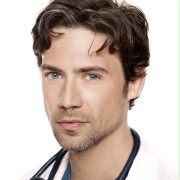 Adam Rayner w Siostra Hawthorne