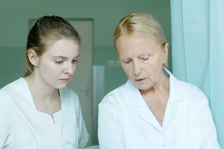 Kobieta na dachu - galeria zdjęć - filmweb