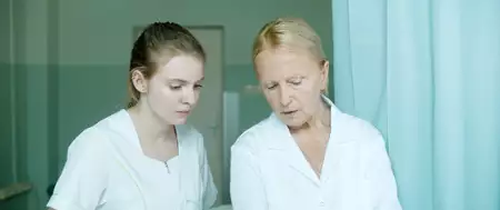 Kobieta na dachu - galeria zdjęć - filmweb