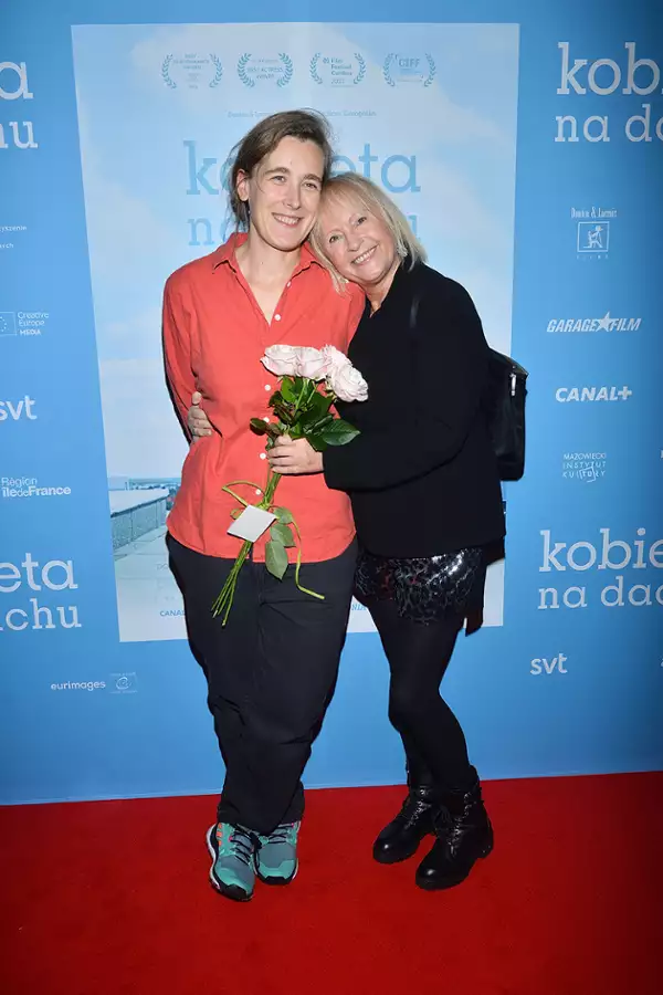 Kobieta na dachu - galeria zdjęć - filmweb