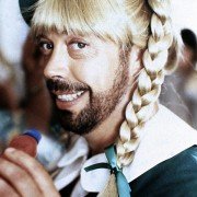 W krzywym zwierciadle: Strzelając śmiechem - galeria zdjęć - filmweb