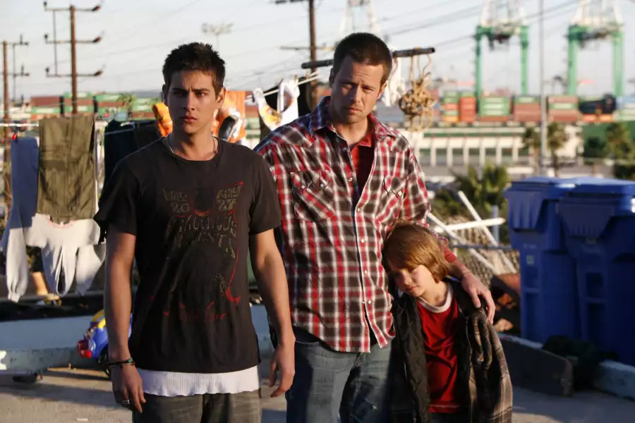 Shelter - galeria zdjęć - filmweb