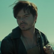 Charlie Heaton w W głębinach