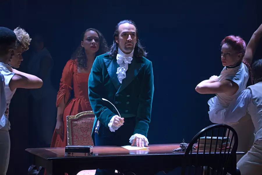 Hamilton - galeria zdjęć - filmweb