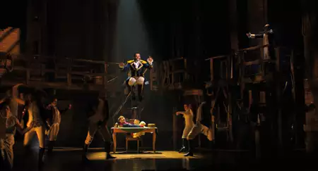 Hamilton - galeria zdjęć - filmweb