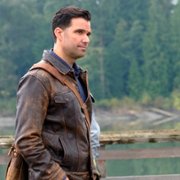 Kronika tajemnic: Niewłaściwy człowiek - galeria zdjęć - filmweb