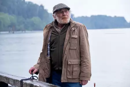 Kronika tajemnic: Niewłaściwy człowiek - galeria zdjęć - filmweb