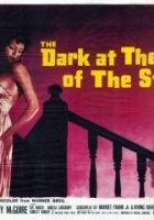 plakat filmu Ciemność na szczycie schodów