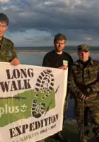 plakat filmu Długi marsz 70 lat później