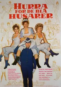 Plakat filmu Hurra for de bl&aring; husarer