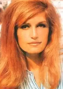 Plakat filmu Dalida, une femme d&eacute;voil&eacute;e