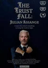 Plakat filmu Upadek zaufania: Julian Assange - film dokumentalny