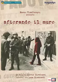Plakat filmu Sfiorando il muro