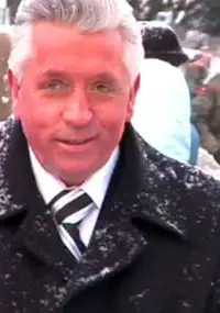 Plakat filmu Kto rządzi w Auschwitz