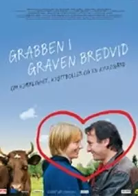 Plakat filmu Facet z grobu obok