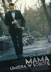 Plakat filmu Mama umiera w sobotę