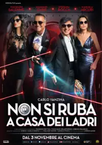 Plakat filmu Non si ruba a casa dei ladri