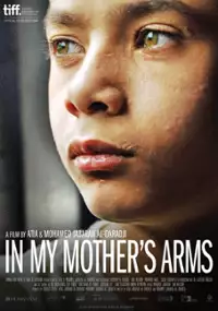 Plakat filmu W ramionach matki
