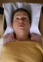 plakat filmu Ciemnoczerwony