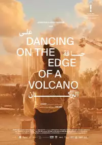 Plakat filmu Tańcząc na krawędzi wulkanu