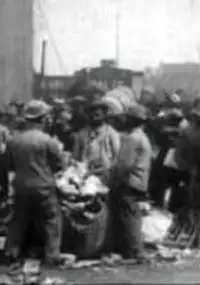 Plakat filmu Sorting Refuse at Incinerating Plant, New York City