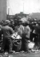 plakat filmu Sorting Refuse at Incinerating Plant, New York City