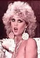 Bruce Seven / Trzy piękności i służąca