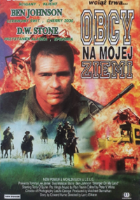 Plakat filmu Obcy na mojej ziemi