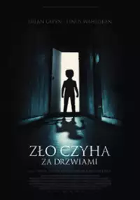Plakat filmu Zło czyha za drzwiami