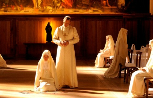 Dziś w HBO i HBO GO debiutuje "Młody papież" z Jude'em Lawem w...