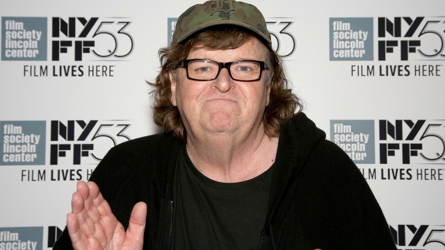 Michael Moore straszy Trumpa i Barr, że pożałują znajomości z nim