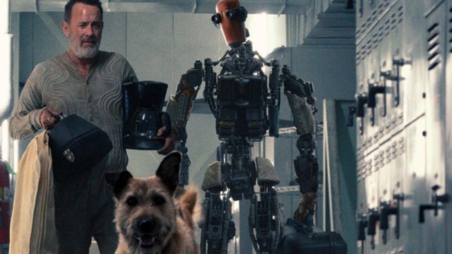 FOTO: Tom Hanks z pieskiem i robotem na plakacie widowiska sci-fi...