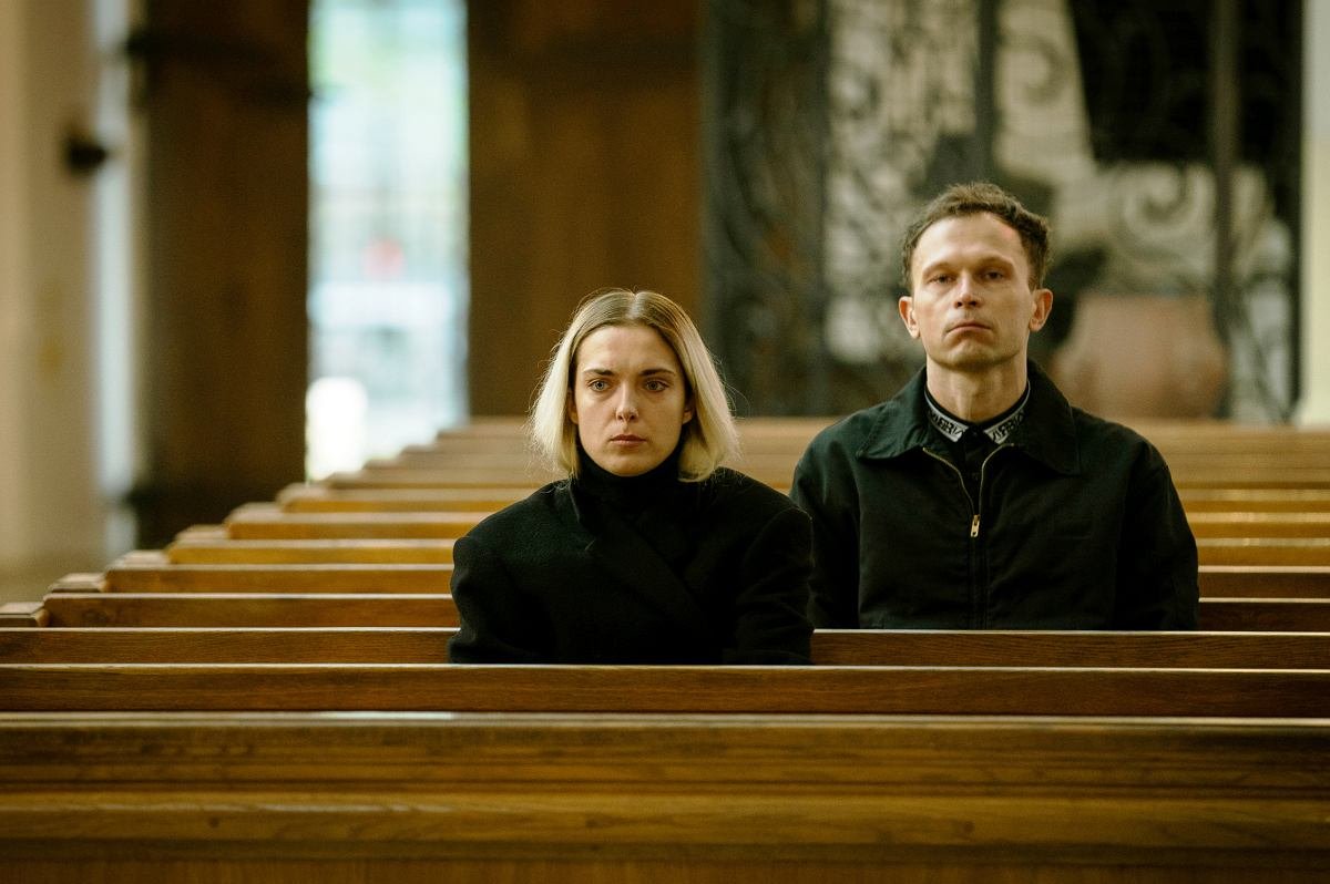 Czerwiec w CANAL+ online: Zagadki warszawskiej elity i dziewczyńskie sprawy