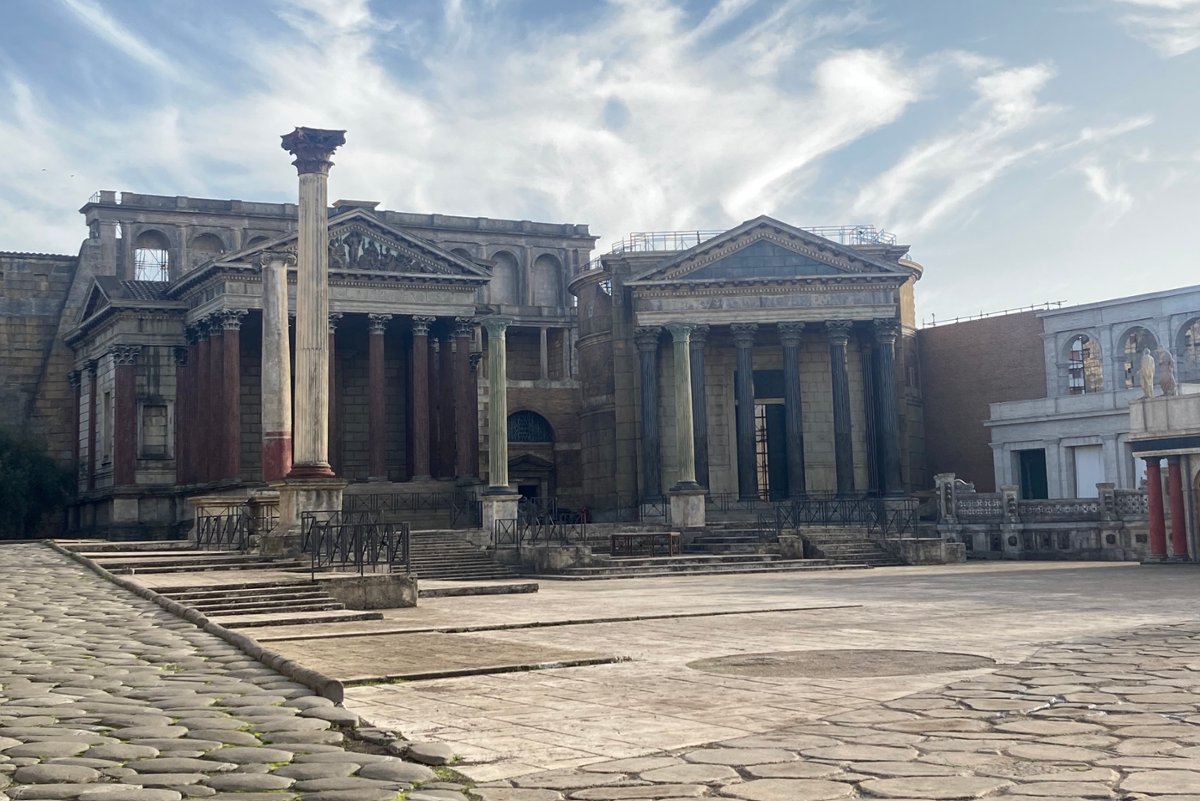 Krwi i igrzysk: Rozmawiamy z Rolandem Emmerichem o "Those About to Die"