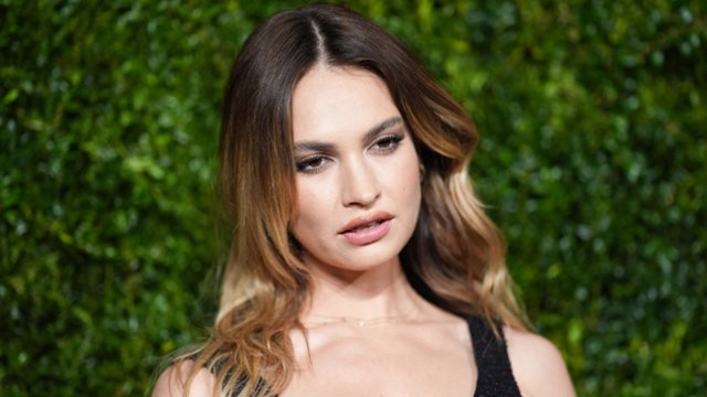 Lily James na tropie Chrisa Hemswortha. On ucieka łodzią podwodną