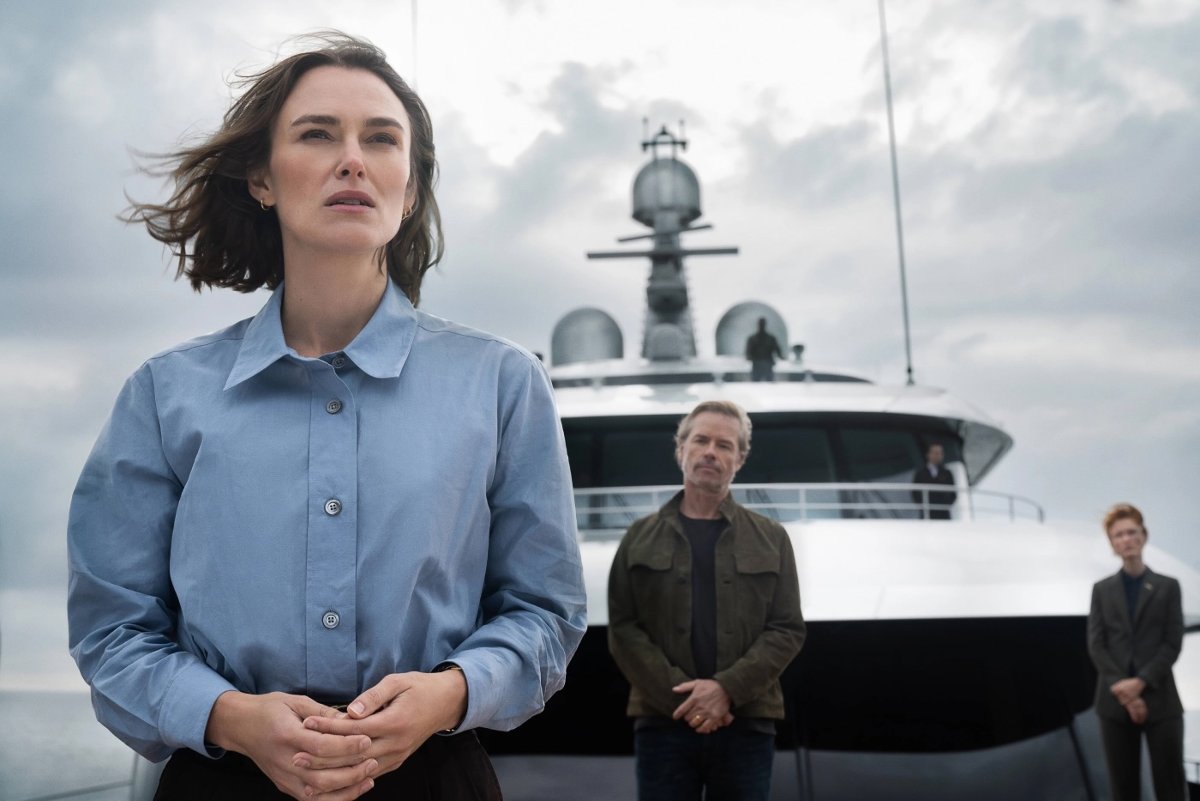 RECENZJA: "Kobieta z kabiny 10". Keira Knightley jak Herkules Poirot?