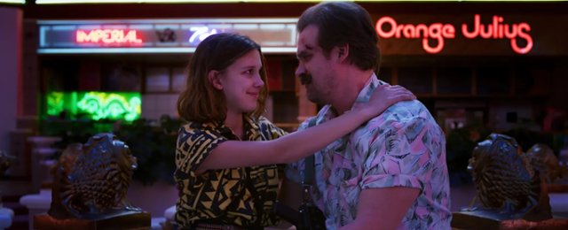 Millie Bobby Brown ciepło o Davidzie Harbourze. Zobacz pierwsze 5...