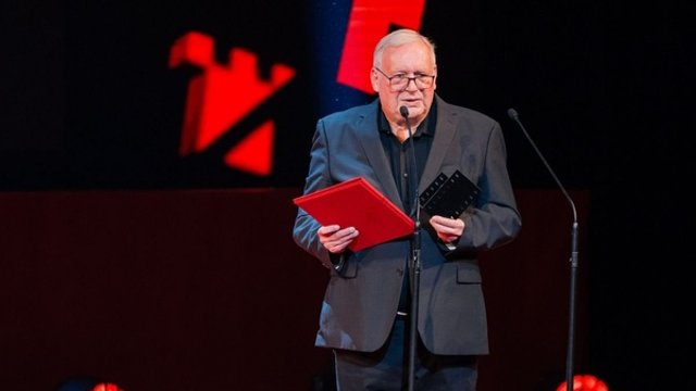Roman Gutek z Nagrodą im. Jenő Janovicsa