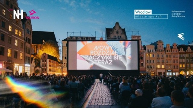 Światło po horyzont, kino po zmierzchu. Program pokaz&oacute;w...
