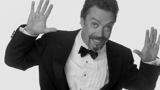 Tim Curry nie żyje. Gwiazdor "The Rocky Horror Picture Show" miał...