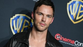 Hoult i Edgar-Jones zagrają w nowym serialu scenarzysty "Biednych istot"