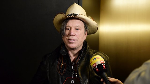 Mickey Rourke uruchomił zbi&oacute;rkę pieniędzy, by uniknąć eksmisji