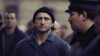 Szyc i Pławiak jako byli więźniowie w serialu Netfliksa