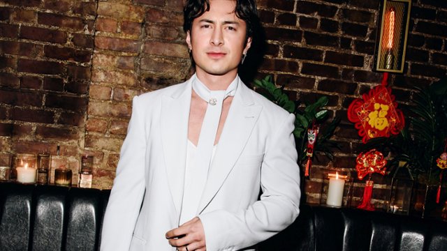 Z "Gorącej rywalizacji" do serialu z gwiazdą "Matrixa"