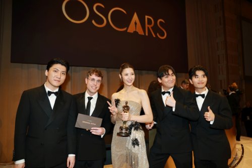 Oscary: przerwane przem&oacute;wienie tw&oacute;rc&oacute;w "Golden" z "K-popowych...