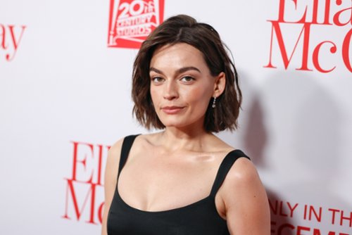 Kto zastąpi Emmę Mackey w nowym filmie tw&oacute;rczyni "Holiday"?