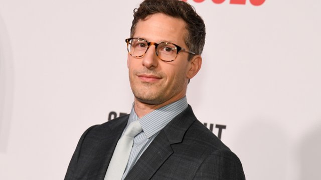 Kto zagra z Andym Sambergiem w nowej komedii romantycznej?