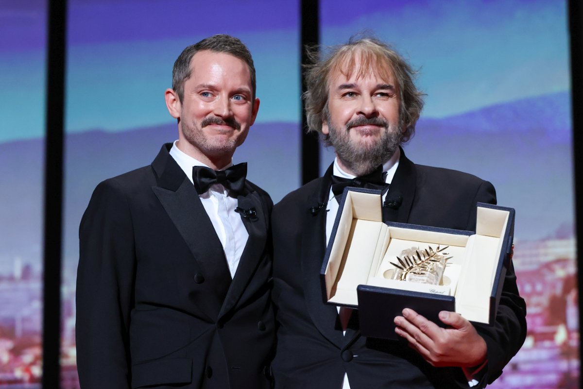 Peter Jackson otrzymał honorową Złotą Palmę. Wręczył mu ją Elijah Wood