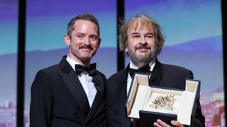 Peter Jackson otrzymał honorową Złotą Palmę. Wręczył mu ją Elijah Wood